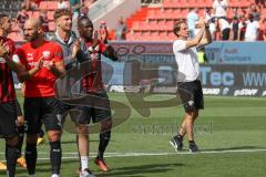 Die Mannschaft bedankt sich bei den Fans - 3.Liga - Saison 2022/2023 - FC Ingolstadt 04 -  1. FC Saarbrücken - Cheftrainer Rüdiger Rehm (FCI) - Die Mannschaft bedankt sich bei den Fans - Foto: Meyer Jürgen