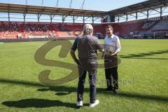 2. Frauen-Bundesliga; FC Ingolstadt 04 - SC Sand; Oberbürgermeister Dr. Michael Kern (IN) Ansprache vor dem Spiel mit Vorsitzender des Vorstandes Peter Jackwerth (FCI)