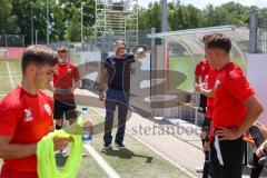 Bayernliga Süd - Saison 2022/2023 - FC Ingolstadt 04 II -  Trainingsauftakt - Dietmar Beiersdorfer Geschäftsführer Sport & Kommunikation spricht zu den Spielern nach dem Training -  Foto: Meyer Jürgen