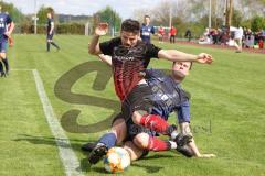 Kreisklasse - Saison 2022/2023 - TSV Etting - SV Stammham - Finn Kocks blau Etting - Tobias Wagner rot Stammham - Foto: Meyer Jürgen