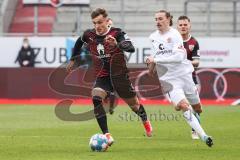 2.BL; FC Ingolstadt 04 - FC ST. Pauli; Dennis Eckert Ayensa (7, FCI) Irvine Jackson (7 Pauli) Zweikampf Kampf um den Ball