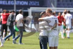 Relegation 2 - VfL Osnabrück - FC Ingolstadt 04 - Spiel ist aus, FCI steigt auf in die 2. Liga, Jubel Party Cheftrainer Tomas Oral (FCI) und Maximilian Beister (11, FCI)