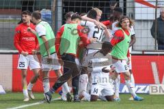 3. Liga; SV Meppen - FC Ingolstadt 04; Sieg Jubel Freude, Spiel ist aus. Spieler bedanken sich bei den Fans, Hans Nunoo Sarpei (18 FCI) Rico Preißinger (6, FCI) Denis Linsmayer (23, FCI) Thomas Rausch (45, FCI) Tobias Bech (11, FCI) Tim Civeja (8, FCI) To