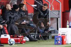 3. Liga; FC Ingolstadt 04 - Preußen Münster; an der Seitenlinie, Spielerbank Cheftrainer Michael Köllner (FCI) mit Sportdirektor Ivica Grlic  (FCI) Co-Trainer Maniyel Nergiz (FCI) Torwart-Trainer Robert Wulnikowski (FCI)