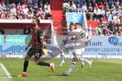 3. Liga; FC Ingolstadt 04 - Arminia Bielefeld; Zweikampf Kampf um den Ball Lukas Fröde (34, FCI) Russo Stefano (21 AB)