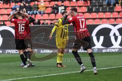 3. Liga; FC Ingolstadt 04 - Borussia Dortmund II; Torchance Calvin Brackelmann (17, FCI) Visar Musliu (16, FCI) ärgern sich