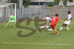 A-Junioren - Bundesliga Süd Fc Ingolstadt 04 - Eintracht Frabkfurt -  Hot Valentin rot FCI mit einer Torchance - Obert Juri Torwart Frankfurt - Foto: Meyer Jürgen