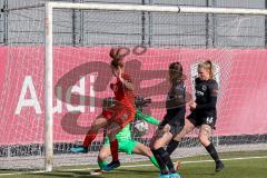 2. Frauen-Bundesliga - Saison 2021/2022 - FC Ingolstadt 04 - Eintracht Frankfurt II - Maier Ramona (#18 FCI) - Altenburg Lina Torwart Frankfurt - Janser Malin #14 Frankfurt - Foto: Meyer Jürgen