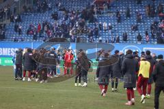 3. Liga - Saison 2025/26 - Hansa Rostock - FC Ingolstadt 04  - Die Spieler klatschen sich ab nach dem Auswärtssieg - jubel - Foto: Meyer Jürgen