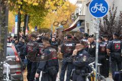 3.Liga - Saison 2022/2023 - TSV 1860 München - FC Ingolstadt 04 -Mitgereiste Fans nach München - Polizei -  Foto: Meyer Jürgen