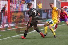 3.Liga - Saison 2023/2024 - FC Ingolstadt 04 -  1. FC Saarbrücken -Torwart Tim Paterok (Nr.30 - Saarbrücken) - Jannik Mause (Nr.7 - FCI) -  Manuel Zeitz (Nr.8 - Saarbrücken) - Foto: Meyer Jürgen