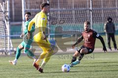 3. Liga; Testspiel; SpVgg Greuther Fürth - FC Ingolstadt 04 - Yannick Deichmann (20, FCI) kommt zu spät Linde Andreas (1 SpVgg) Calhanoglu Kerim (21 SpVgg)