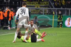 DFB Pokal; Borussia Dortmund - FC Ingolstadt 04; Witsel Axel (28 BVB) Fatih Kaya (9, FCI) Merlin Röhl (34, FCI)