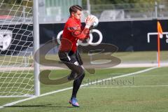 Freundschaftsspiel - Saison 2022/2023 - FC Ingolstadt 04 -  SpVgg Bayreuth - Torwart Markus  Ponath (Nr.40 - FCI) beim warm machen - Foto: Meyer Jürgen