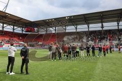 2.BL; FC Ingolstadt 04 - FC Hansa Rostock; Fan Fankurve Banner Fahnen Spruchband, Spieler verabschieden sich von den Fans, links Cheftrainer Rüdiger Rehm (FCI) Co-Trainer Mike Krannich (FCI)