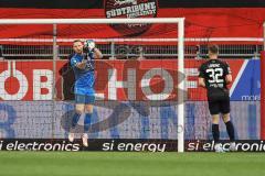 3. Liga; FC Ingolstadt 04 - Preußen Münster; Torwart Marius Funk (1, FCI) sicher #f32