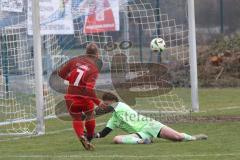 Kreisliga - Saison 2024/25- SV Hundszell - TSV Kösching-  - Jonas Betz rot Kösching allein vor dem Torwart und scheitert - Lucas Steinbach Torwart Hundszell - Foto: Meyer Jürgen