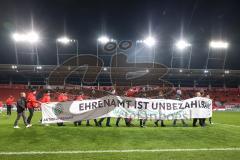 3. Liga; FC Ingolstadt 04 - Hallescher FC; Ehrenamt Ehrung, Banner Spruchband Ehrenrunde
