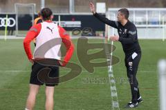 3.Liga - Saison 2022/2023 - FC Ingolstadt 04 -  - Cheftrainer Michael Köllner (FCI) beim ersten Training - Cheftrainer Michael Köllner (FCI) gibt Anweisungen - Foto: Meyer Jürgen