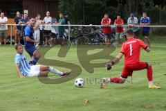 Kreisliga - Saison 2023/2024 - SV Menning  - FC Sandersdorf - Johannes Boyer blau Menning - Marcel Zach Torwart Sandersdorf - Foto: Meyer Jürgen