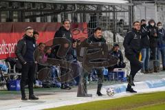 3. Liga - TSV 1860 München - FC Ingolstadt 04 - Trainerbänke, München jubelt Cheftrainer Michael Köllner (1860) links Cheftrainer Tomas Oral (FCI)