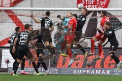 3. Liga; FSV Zwickau - FC Ingolstadt 04; Torwart Marius Funk (1, FCI) wehrt ab, Maximilian Neuberger (38, FCI) Ziegele Robin (4 FSV) Visar Musliu (16, FCI) Löhmannsröben Jan (10 FSV) Denis Linsmayer (23, FCI)