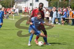Kreisliga - Saison 2025/26- SV Hundszell - SV Zuchering - Glenn Heicappell rot Zuchering - Luca Kammerer blau Hundszell - Foto: Meyer Jürgen