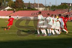 A-Junioren Bundesliga Süd/Südwest - Saison 2021/22 - FC Ingolstadt 04  - SpVgg Greuther Fürth - Leon Nuhanovic rot FCI beim Freistoss - Foto: Jürgen Meyer
