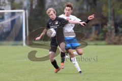 2023_11_12 - SV Hundszell - SV Karlskron   - Kreisliga - Saison 2023/24  - Samuel Tkac weiss Karlskron - Paul Amann schwarz Hundszell - Foto: Meyer Jürgen