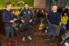 Audi Schanzer Amateur Cup 2022 - Siegerehrung - 3. Platz geht an DJK Ingolstadt  - Andreas Zelzer Personalleiter AUDI AG links - Stefan Huber DJK Ingolstadt - Manuel Sternisa Geschäftsführer FCI rechts - Foto: Jürgen Meyer