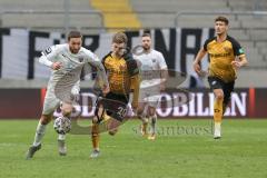 3. Liga - Dynamo Dresden - FC Ingolstadt 04 - Angriff Rico Preisinger (6, FCI) Kade Julius (20 Dresden)