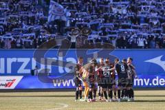 3. Liga; FC Hansa Rostock - FC Ingolstadt 04; vor dem Spiel #Teambesprechung Motivation Fans Schals