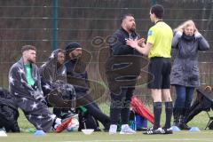 Bezirksliga - Saison 2022/2023 - FC Fatih Ingolstadt - BC Attaching - Fatih Topcu - Sportlicher Leiter / Trainer Fatih Ing. im Gespräch mit dem Schiedsrichter - Foto: Meyer Jürgen