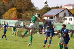 2023_10_28 - Kreisliga - Saison 2023/24 - SV Menning - FC Gerolfing  - Simon Gider grün Gerolfing - Philip Wolfsfellner blau Menning - Foto: Meyer Jürgen