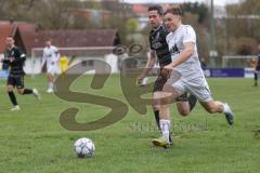 Bezirksliga - Saison 2023/24 - TSV Rohrbach - TSV Gaimersheim -  - Sebastian Pohlmann schwarz Rohrbach - Gabriel Weiß (Nr.32 - Gaimersheim) - Foto: Meyer Jürgen