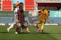 3. Liga - Saison 2024/25 - FC Ingolstadt 04 - SV Wehen Wiesbaden - David Kopacz (Nr.29 - FCI) - Torwart Arthur Lyska (Nr.1 - SV Wehen Wiesbaden) - Foto: Meyer Jürgen