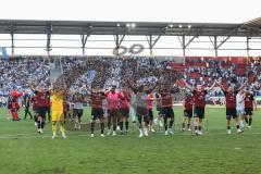 3. Liga; FC Ingolstadt 04 - TSV 1860 München; Sieg Jubel Freude Spieler bedanken sich bei den Fans Torwart Marius Funk (1, FCI) Daouda Beleme (9, FCI) Mladen Cvjetinovic (19, FCI) Michael Udebuluzor (44, FCI) Elias Decker (2, FCI) Jeroen Krupa (33, FCI) F