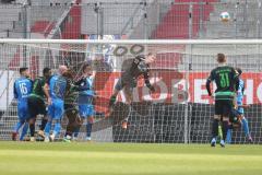 2.BL; Testspiel; FC Ingolstadt 04 - SpVgg Greuther Fürth; Torwart Robert Jendrusch (1, FCI) boxt Ball weg, Patrick Schmidt (32, FCI) Nico Antonitsch (5, FCI) Pululu Afimico (9 Fürth) Abiama Dickson (11 Fürth) Visar Musliu (16, FCI)