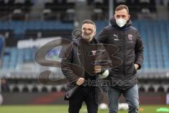 3. Liga - SV Wehen Wiesbaden - FC Ingolstadt 04 - Cheftrainer Tomas Oral (FCI) und Pressesprecher Oliver Samwald (FCI)