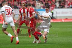 3. Liga - Saison 2023/24 - Rot-Weiss Essen - FC Ingolstadt 04 -  - Felix Keidel (Nr.43 - FCI) - Nils Kaiser (#18 Essen) - Foto: Meyer Jürgen