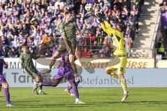 3. Liga; VfL Osnabrück - FC Ingolstadt 04; Ryan Malone (16, FCI) Torchance verpasst Torwart Jonsson Lukas (21 VFL)
