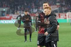 2.BL; SSV Jahn Regensburg - FC Ingolstadt 04; nach dem Spiel Spieler bedanken sich bei den Fans Stefan Kutschke (30, FCI) Christian Gebauer (22, FCI)