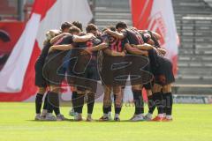 3. Liga - Saison 2025/26 - Energie Cottbus - FC Ingolstadt 04  -  Die Mannschaft bildet einen Kreis vor dem Spiel -  - XXXXX - Foto: Meyer Jürgen