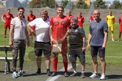 Bayernliga Süd - Saison 2021/2022 - FC Ingolstadt 04 II - SpVgg Hangkofen - Verabschiedung einiger Spieler - Ronnie Becht (NLZ-Leiter) - Vorstands- und Aufsichtsratsmitglied Andi Mayr - Patrick Görtler - Betreuer Chedly Hachani - Roland Reichel (Sportlich