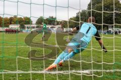 Toto-Pokal; VfB Eichstätt - FC Ingolstadt 04; Elfmeterschiessen, Deniz Erten (Nr.25 - VfB) vergibt den letzten Schuß gegen Torwart Marius Funk (1, FCI)