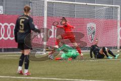 2. Frauen-Bundesliga - Saison 2021/2022 - FC Ingolstadt 04 - FC Bayern München II - Guha Valerie Torwart München - Maier Ramona (#18 FCI) - Foto: Meyer Jürgen