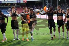 3.Liga - Saison 2022/2023 - VFL Osnabrück - FC Ingolstadt 04 - Das Spiel ist aus - Jubel - Die Mannschaft bedankt sich bei den Fans - Patrick Schmidt (Nr.9 - FCI) tanzt - Foto: Meyer Jürgen
