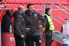 3. Liga; FC Ingolstadt 04 - Rot-Weiss Essen; Cheftrainer Guerino Capretti (FCI) Co-Trainer Maniyel Nergiz (FCI) an der Seitenlinie, Spielerbank