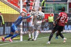 3. Liga; FC Ingolstadt 04 - SV Elversberg; Torwart Kristof Nicolas (20 SVE) hält, Moussa Doumbouya (27, FCI) Antonitsch Nico (35 SVE)