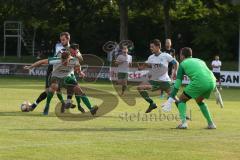 Kreisliga - SV Manching II — FC Fatih Spor Ingolstadt -  Muhammed Karaca schwarz Manching - Thomas Obermeier Torwart Manching - Foto: Jürgen Meyer